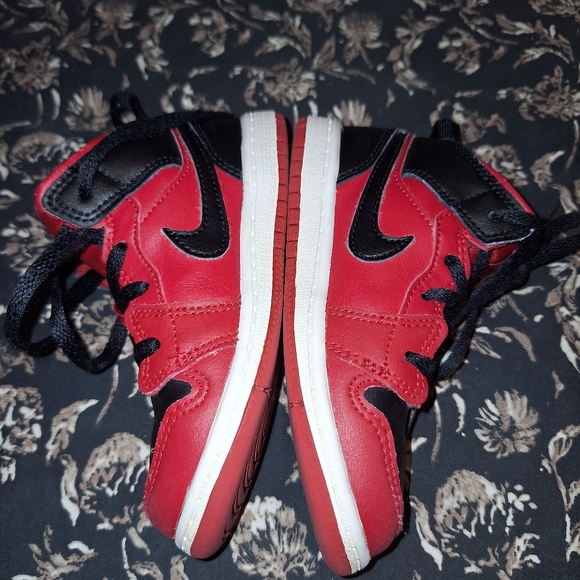Toddler Jordan 1 mid - Picture 2 of 8